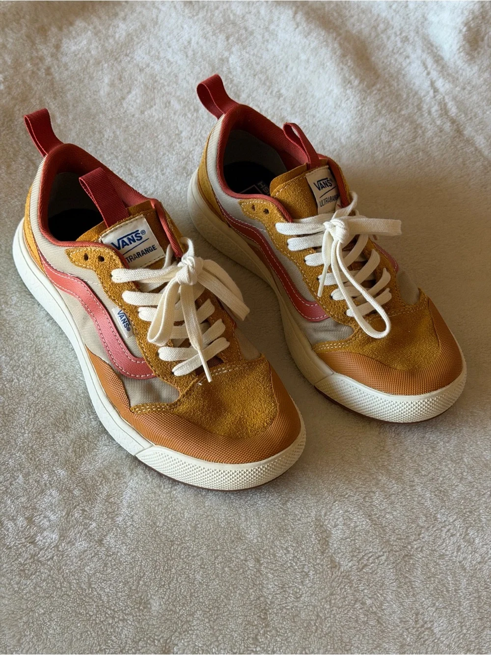 Vans Ultrarange Shoe in Mustard and Coral W8 M6.5